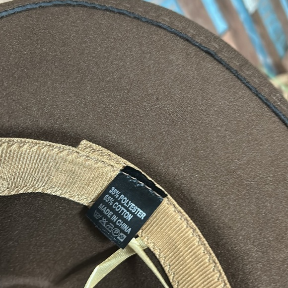 Brown western costume hat with embellishment - Picture 5 of 11